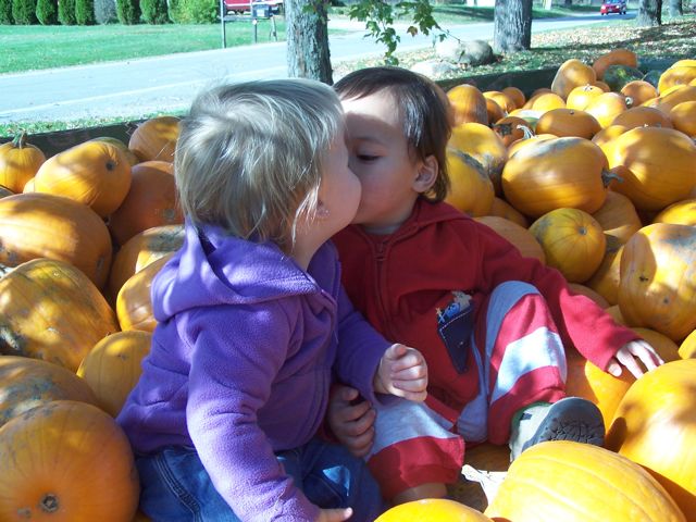 KissingPumpkins.jpg